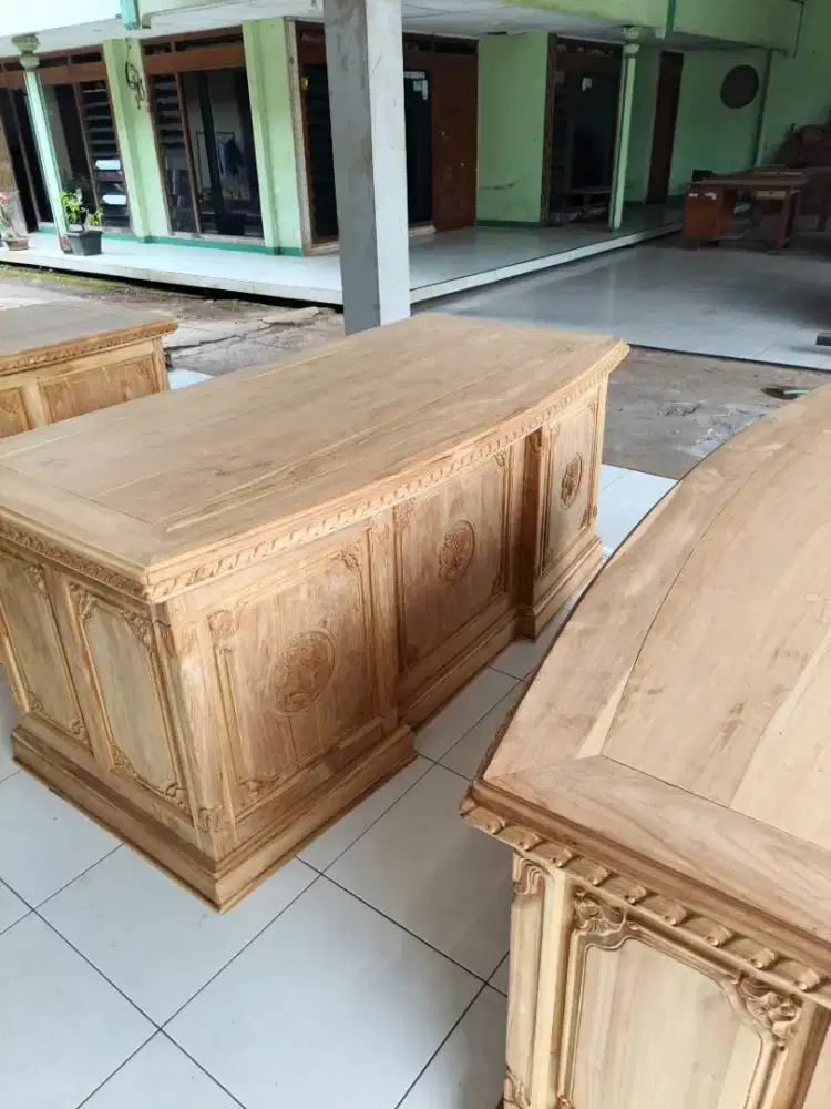 Meja kantor ukir jati