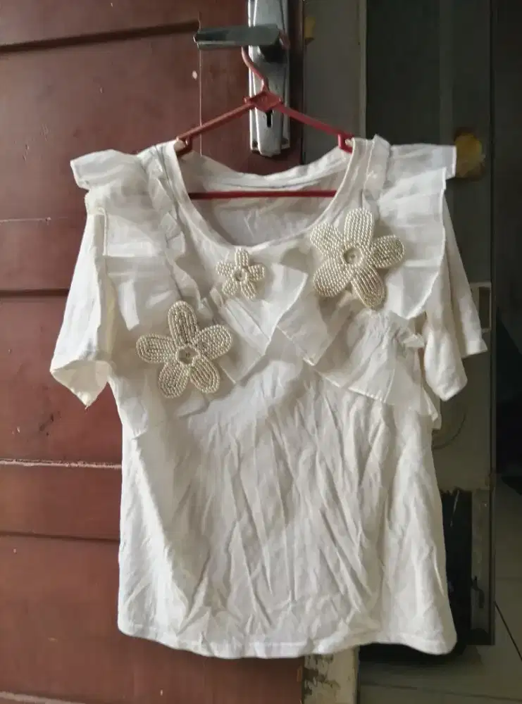 Baju Atasan Wanita Preloved Motif Bunga Mutiara
