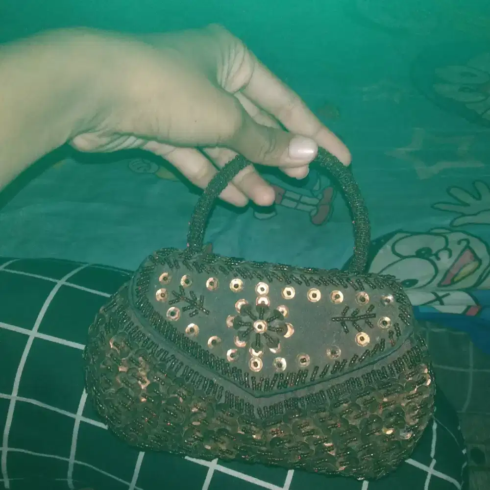 Tas kecil kondangan