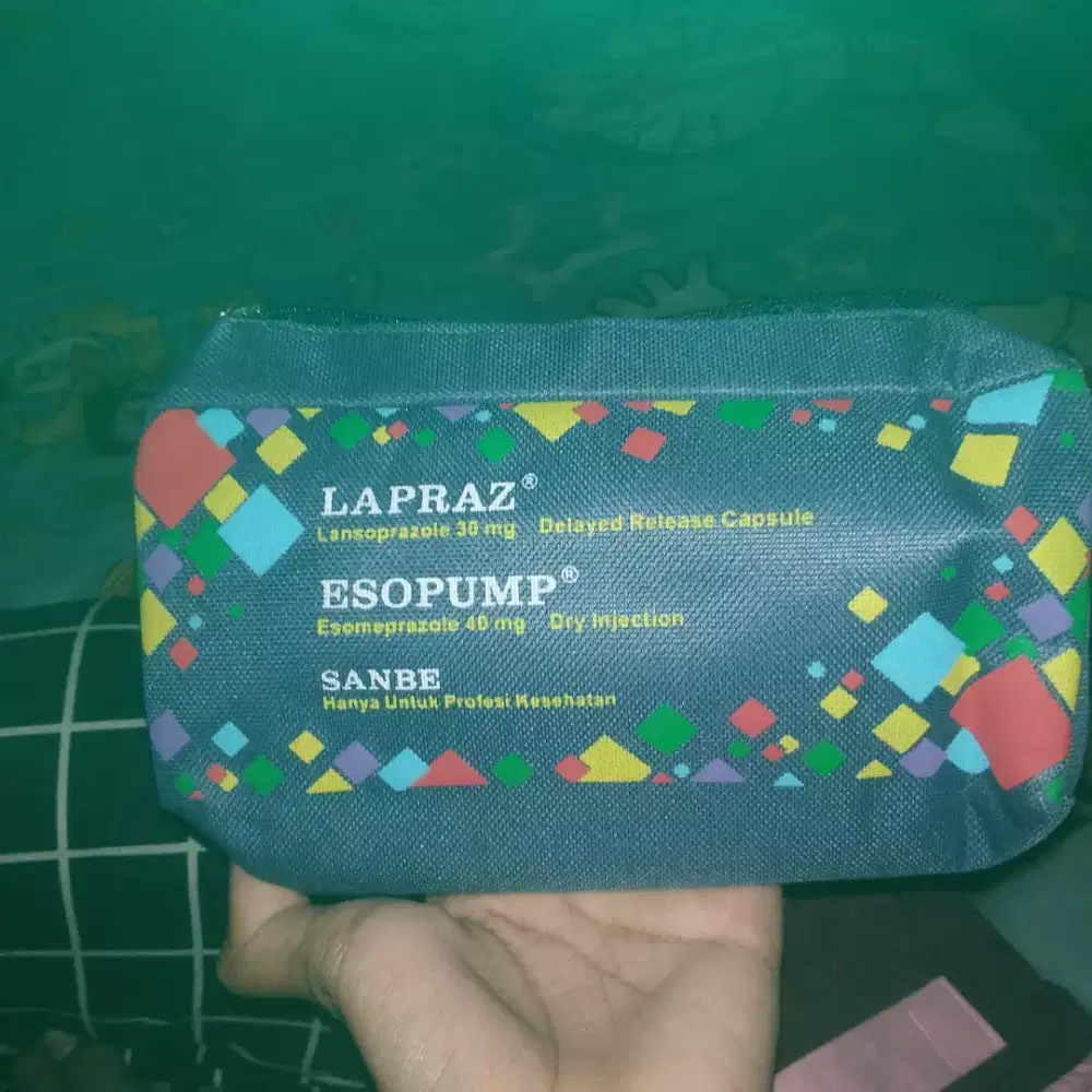 Tas kosmetik  biru