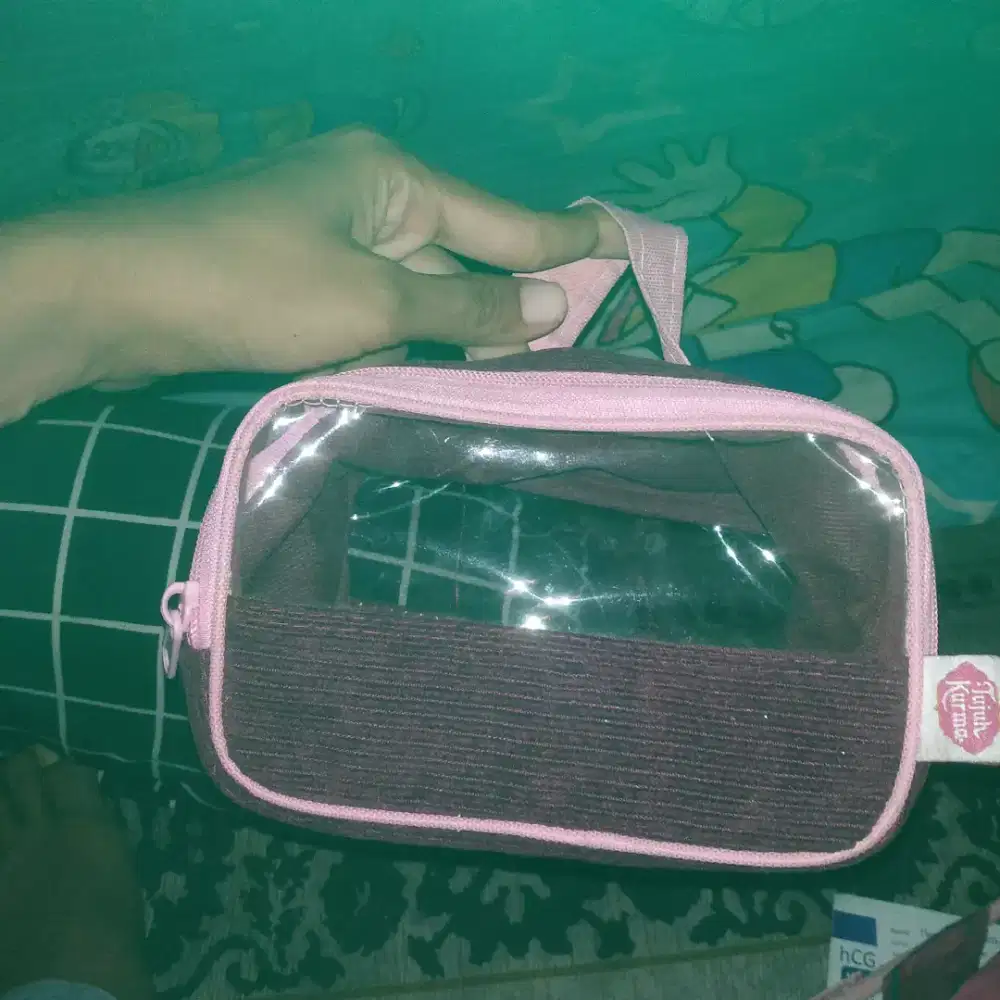 Tas kosmetik tujuh kurma