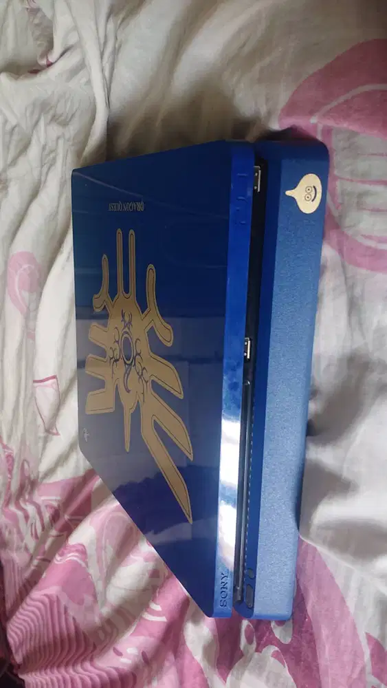 Ps4 slim 1TB Dragon Quest