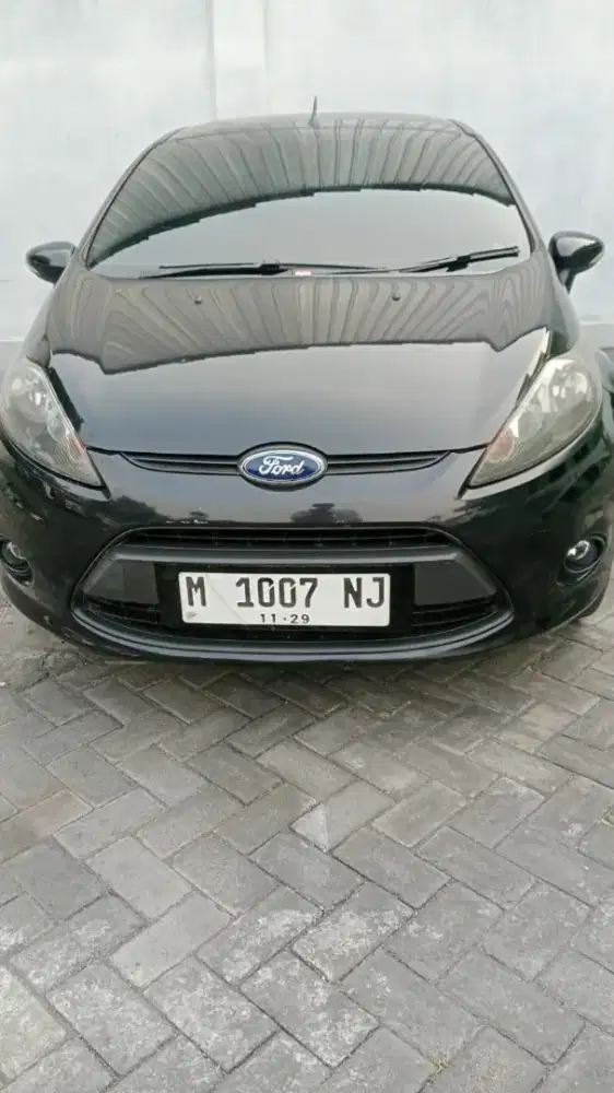 Mobil FORD fiesta trend AT matic 2010