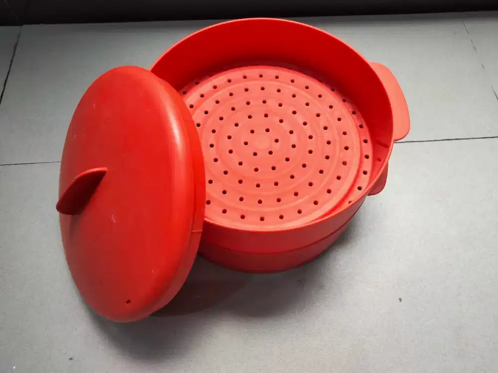 Tempat Kukusan Merah Tupperware