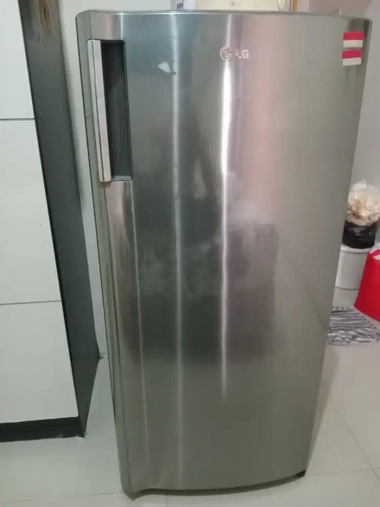 Di jual lemari es 1 pintu