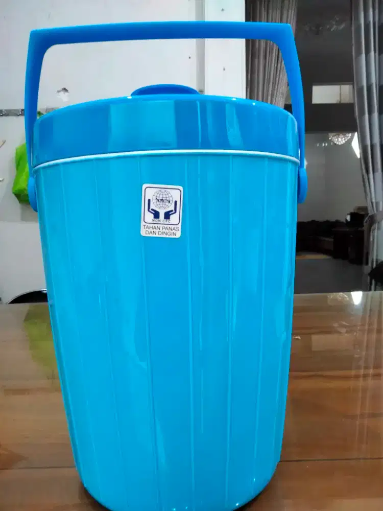 Termos nasi/es warna biru