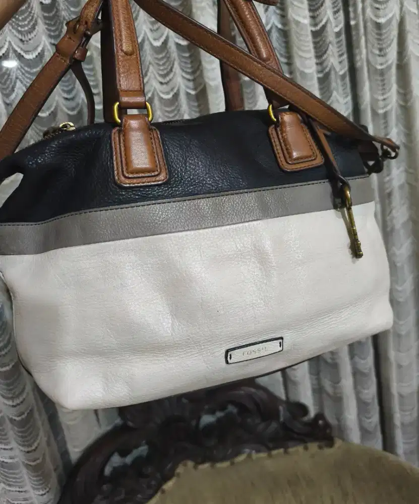 Fossil leather original