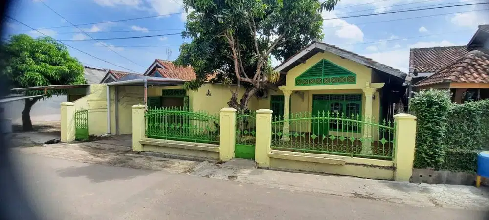 Rumah Strategis & Luas, LT 1.045 m² – 6 Kamar Tidur