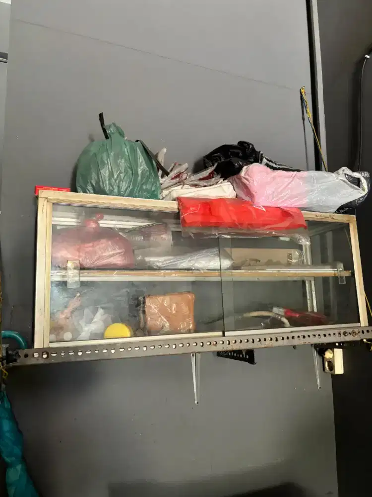 Rak Etalase Panjang