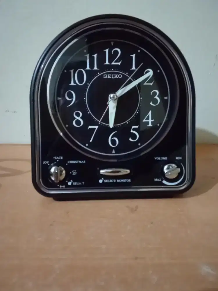 Jam alarm seiko jam meja