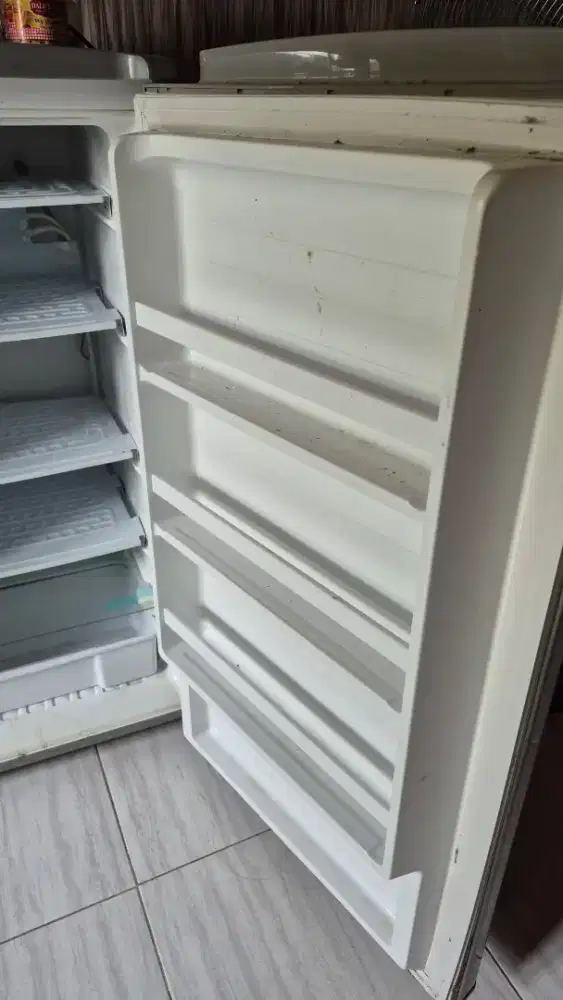 Kulkas Frezer Aqua 1 Pintu