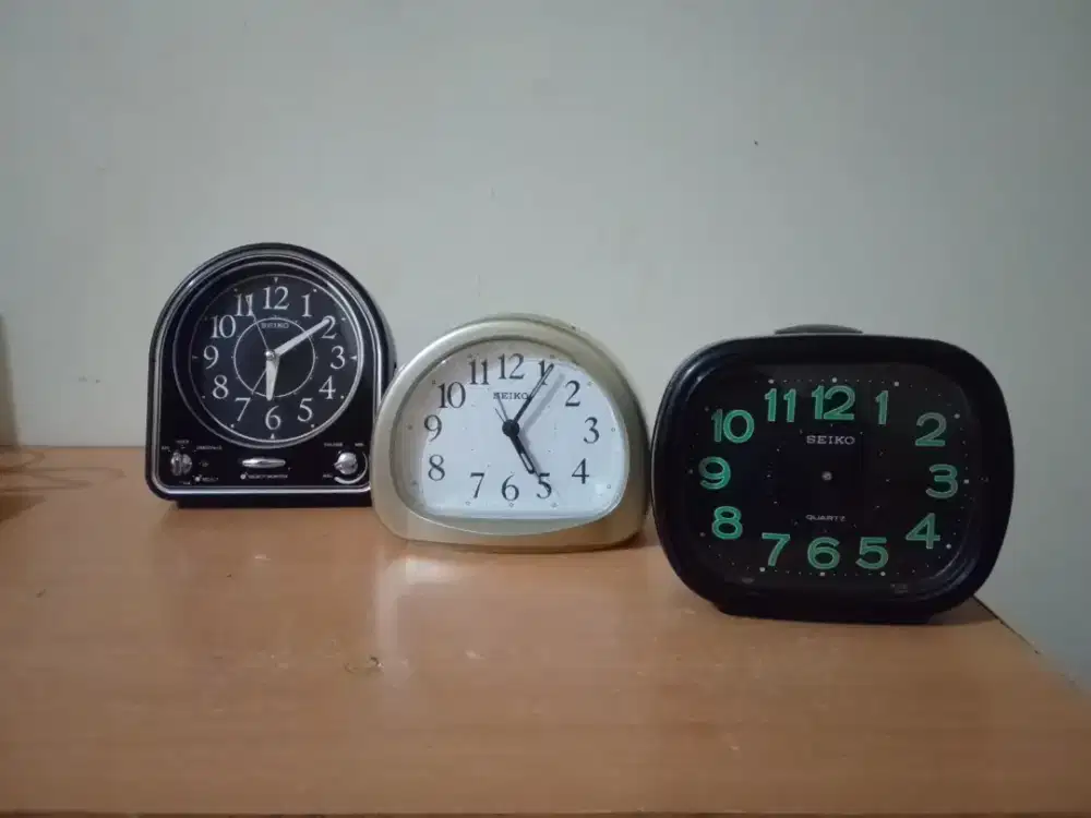 Jam meja alarm seiko