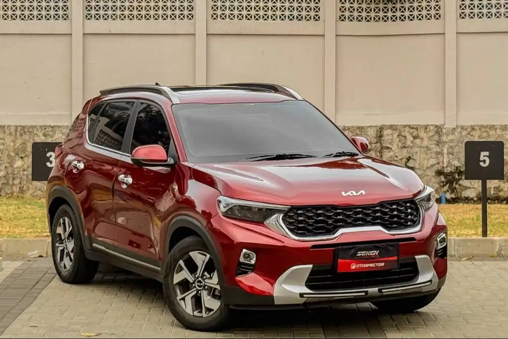 Kia Sonet 1.5 Premiere Sunroof AT Matic 2022 Merah Metalik.