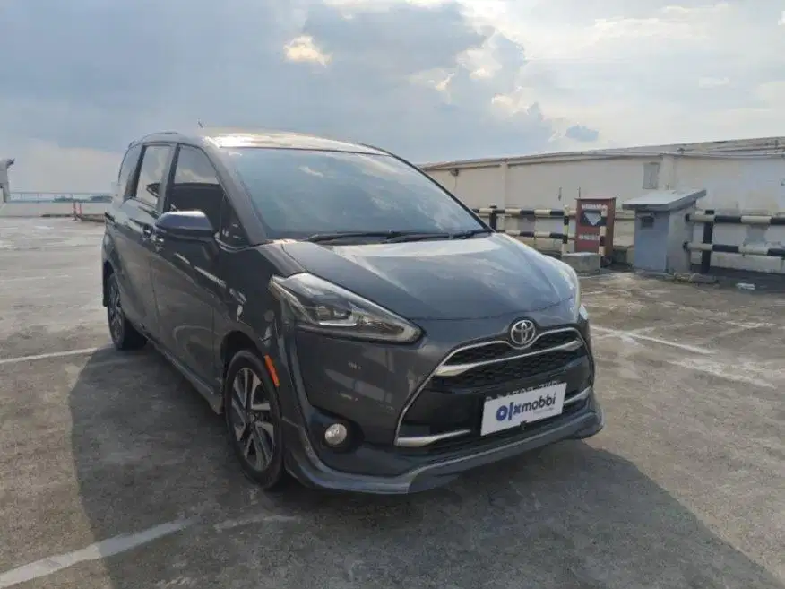 DP MURAH Toyota Sienta 1.5 Q Bensin-AT 2016 Abu CUFBB