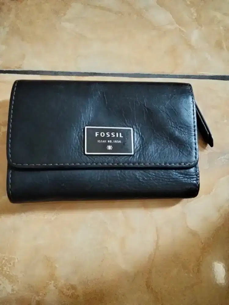 Dompet merek Fossil