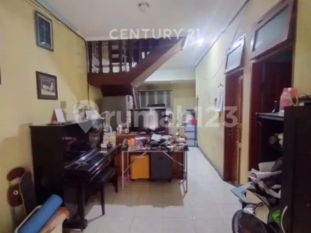 Rumah Standart di Kelapa Gading, Lokasi Strategis
