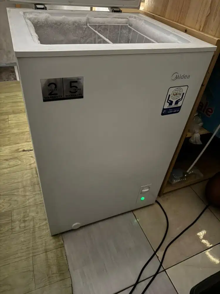 Dijual Cepat Chest Freezer Midea 99L (HD-129C) - Kondisi Like New!