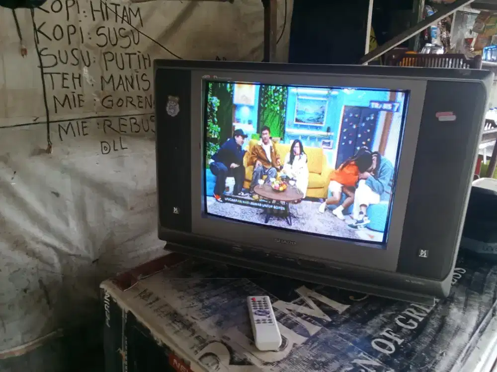 jual tv 21in SHARP nomines kelengkpan tv+remot aja harga 300 nego