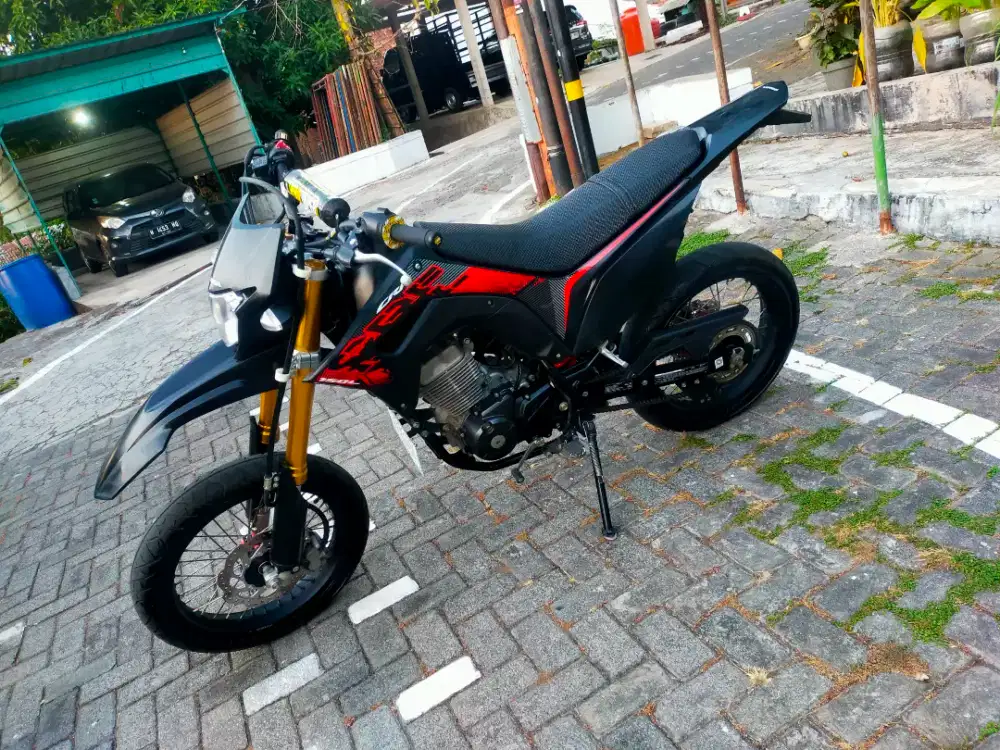 Honda crf 2024 warna hitam
