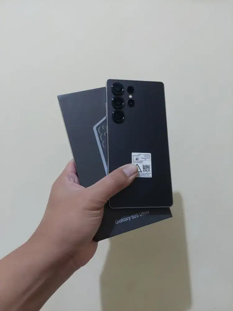 Samsung S25 Ultra 512 (Likenew)