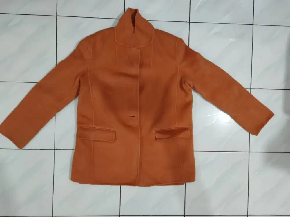 Preloved Jaket Hangat Plastic Island M