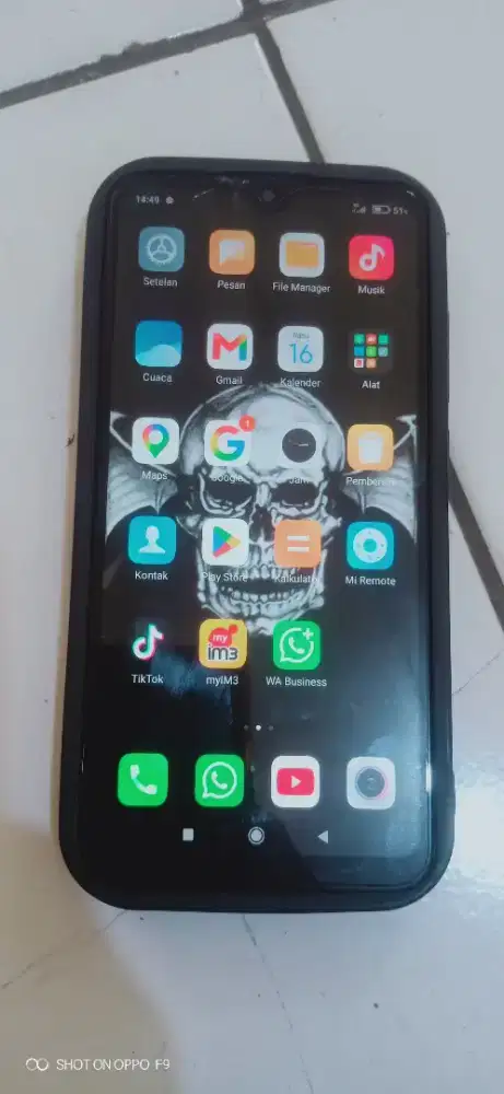Rdmi 8 ram 4 mnus retak dikit gk ngruh btngn negoin ajh
