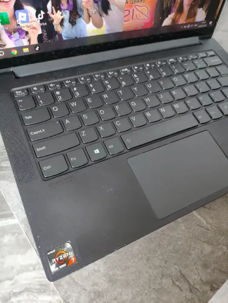 Laptop Lenovo bekas kondisi normal