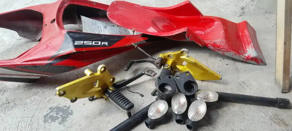 Jual apa.adanya spare part ninja 250 f1
