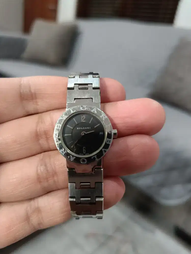 Jam Tangan Stainless Steel Blv Non Ori kondisi normal siap pakai.