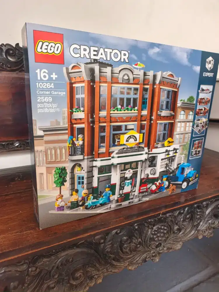 LEGO 10264 Corner Garage
