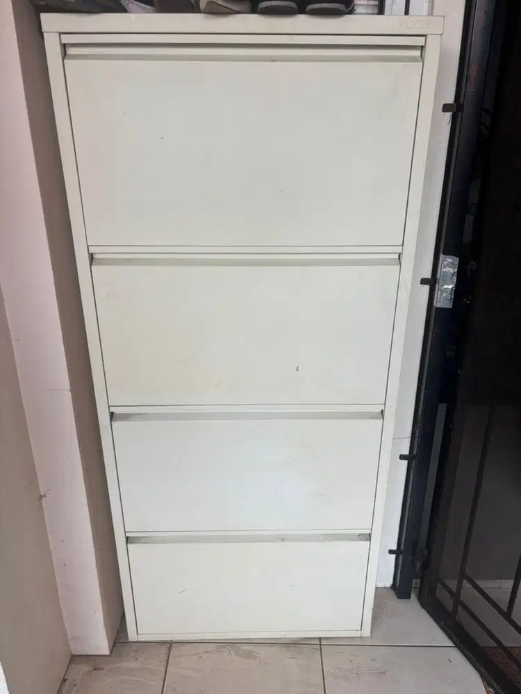 Lemari sepatu levi kabinet informa