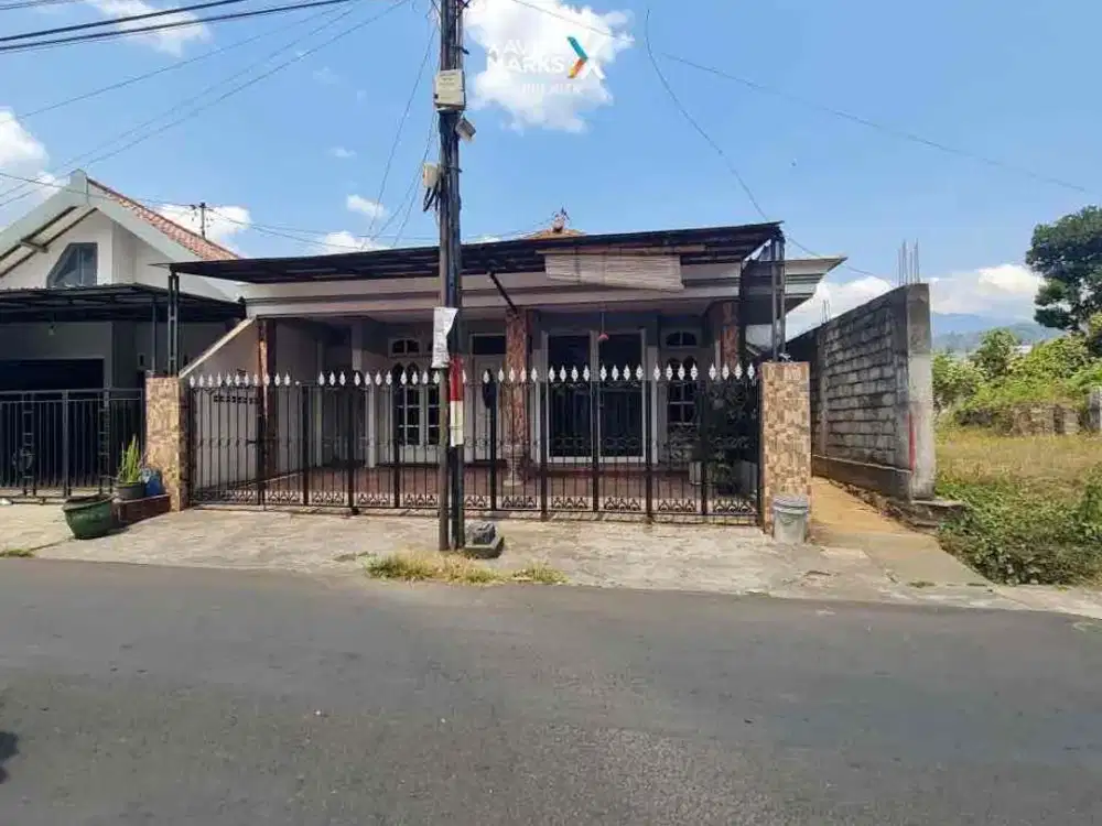 Rumah poros jalan bonus toko di desa kaumrejo Ngantang Malang