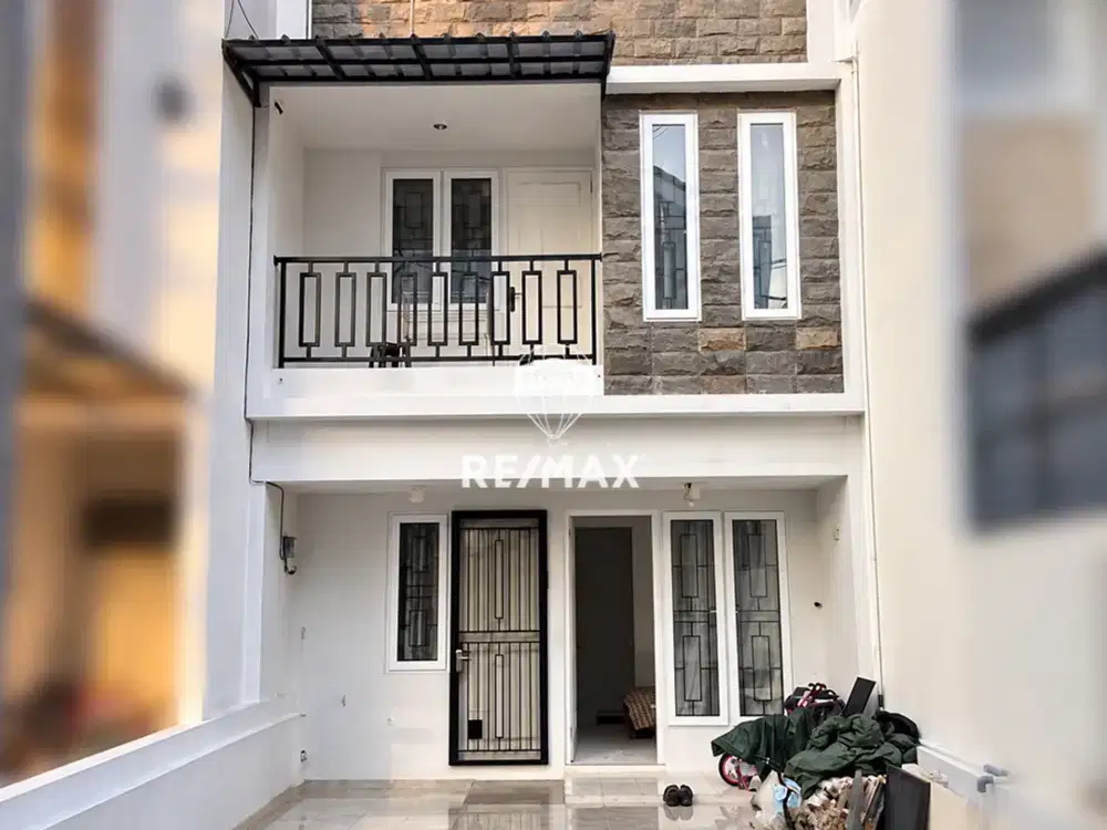 DIJUAL DAN DISEWAKAN RUMAH DENGAN ROOFTOP DALAM KOMPLEK FENARA RESIDENCE JAGAKARSA JAKARTA SELATAN