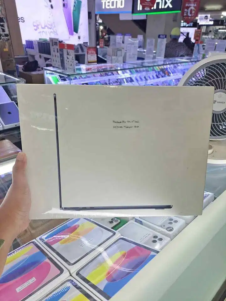 Macbook Air M3 13 Inch 24/512GB SSD Midnight BNIB Garansi IBox