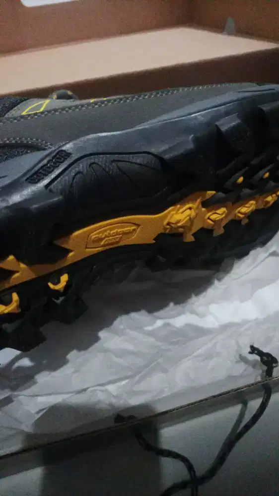 Sepatu outdoor size 44