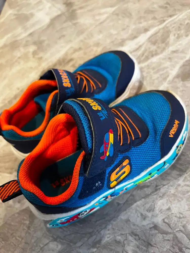 Sepatu Skechers vroom kids