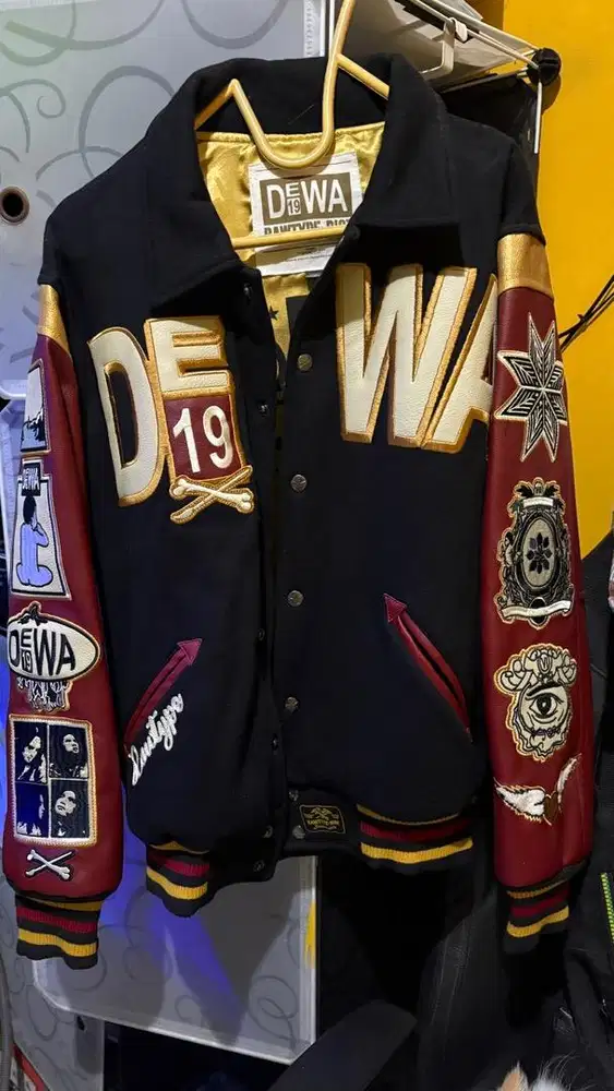 Varsity Rawtype Riot x Dewa19