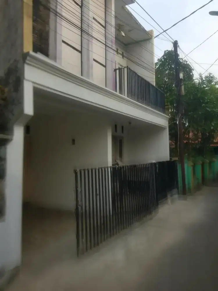 Disewakan rumah full tingkat