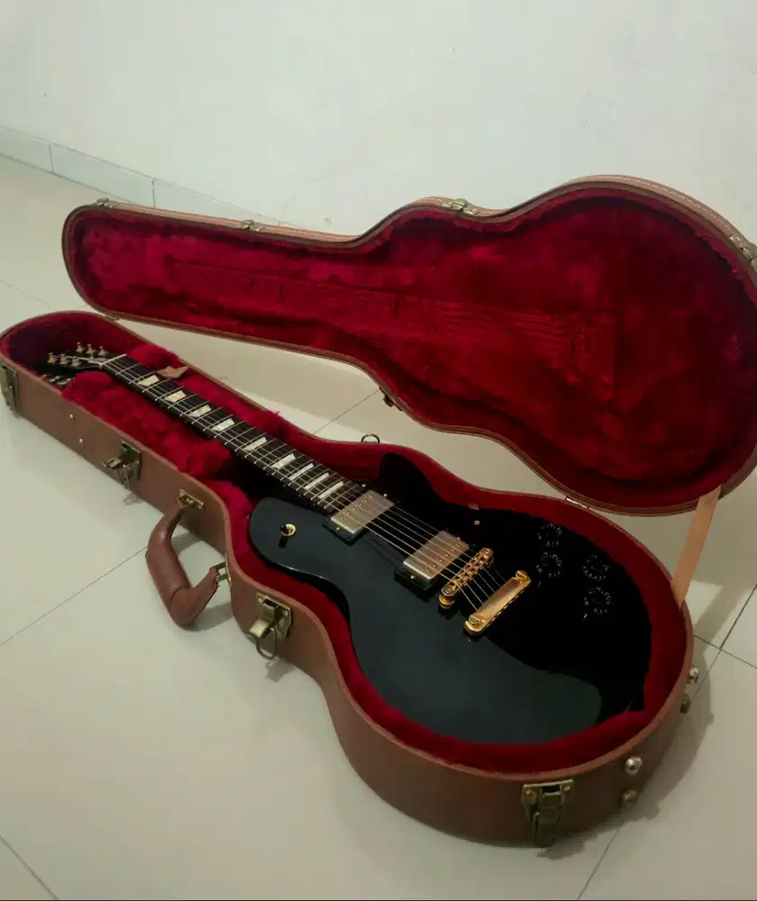 GIBSON LES PAUL EBONY GOLD HARDWARE