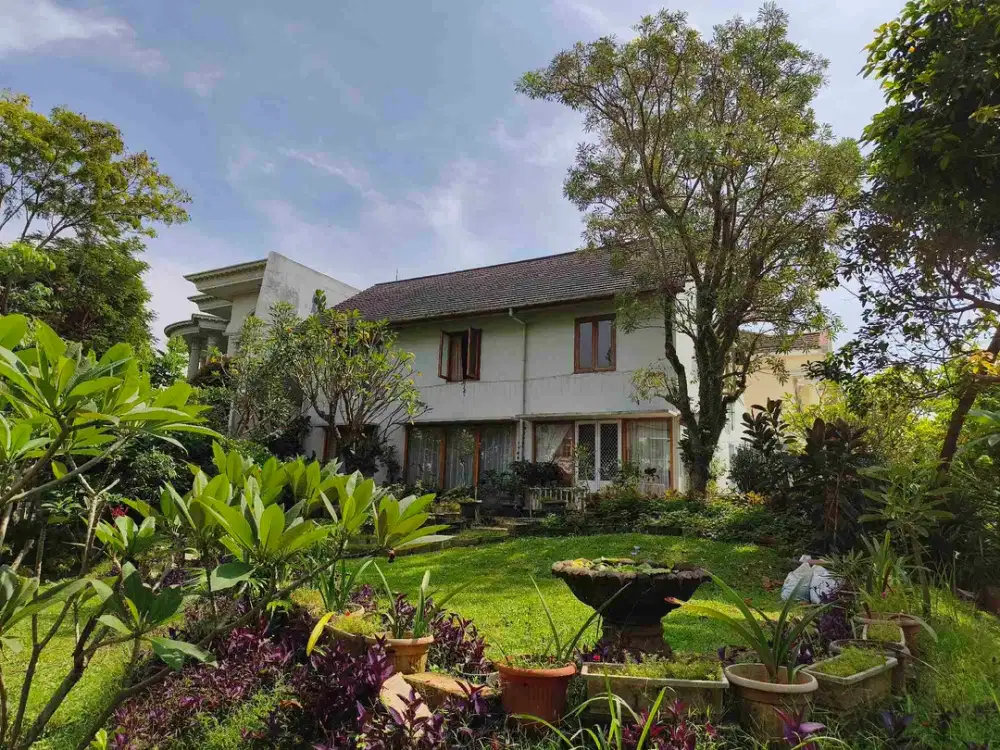 Rumah Arsitektur design Terkenal Lokasi Premium Giri Loka BSD city