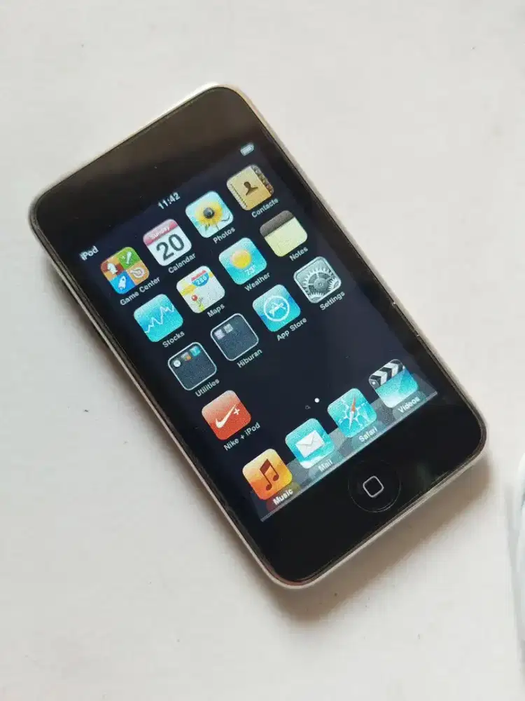 IPOD Touch 2 Gen 8GB Black (Mint Condition)