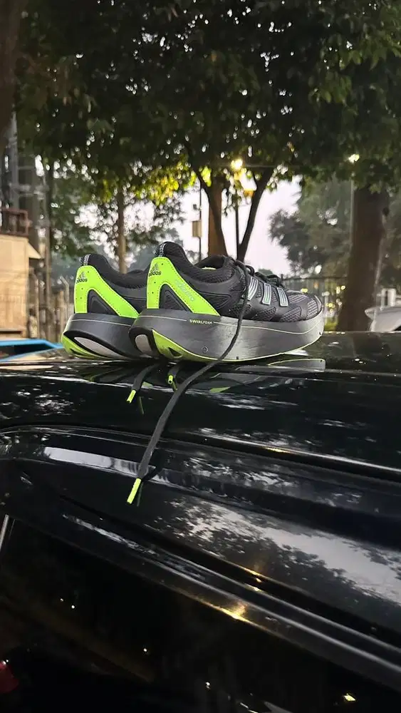 Sepatu adidas aruku