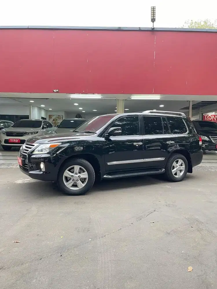 LEXUS LX 570 5.7 V8 Sunroof 2013 Hitam