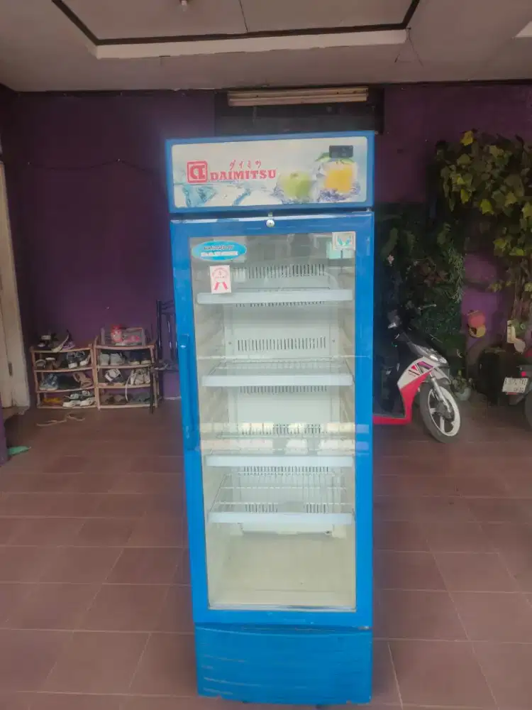 Showcase bekas rasa baru (harga nego)