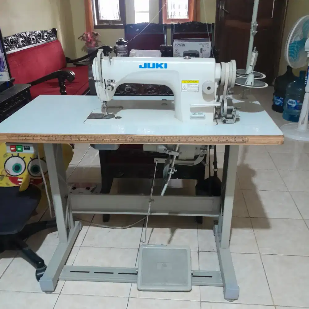 Mesin jahit Juki