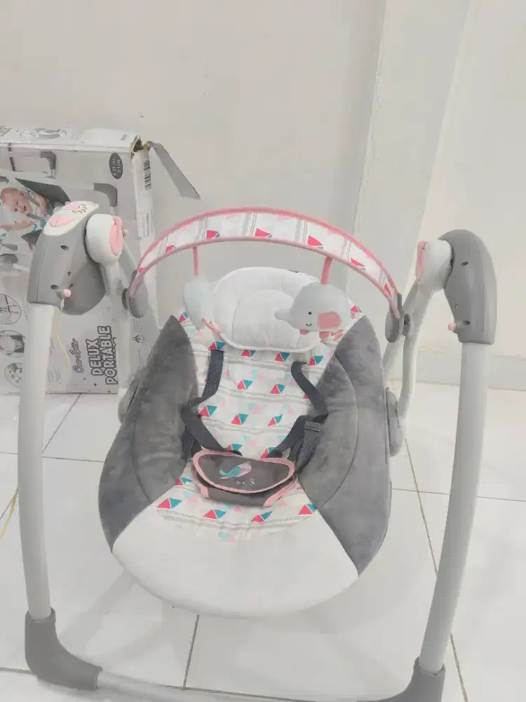 Cocolatte Deluxe Portable Swing / Ayunan Bayi