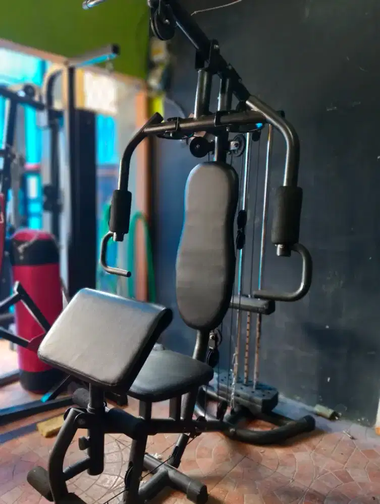 Home gym. Alat olahraga. Alat fitness. Alat gym