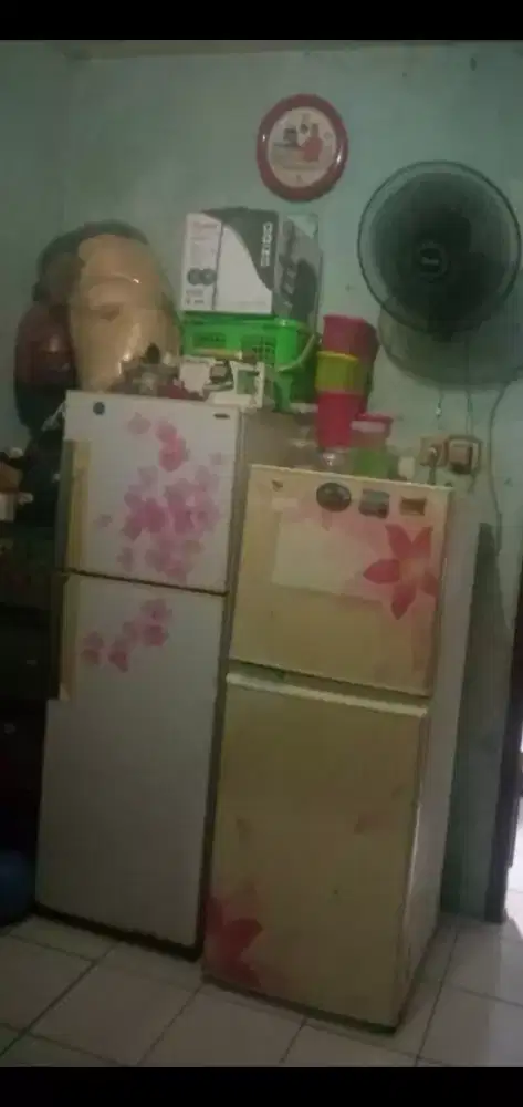 Kulkas 2 pintu merk Sanyo&Sharp kondisi dingin