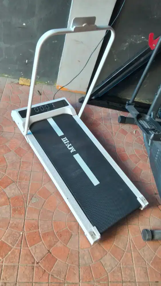Treadmill elektrik. Alat olahraga fitness gym