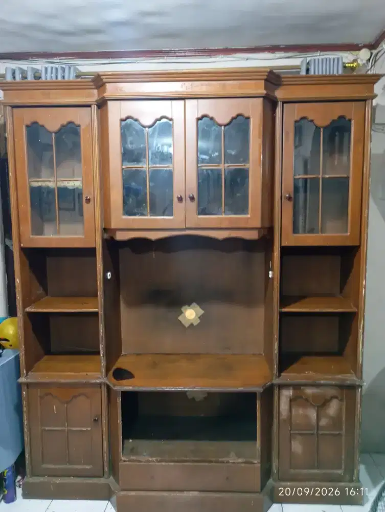 Dijual lemari tv antik